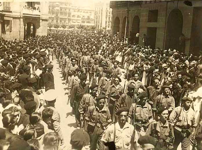 Requetés desfilando Pamplona 19 7 36